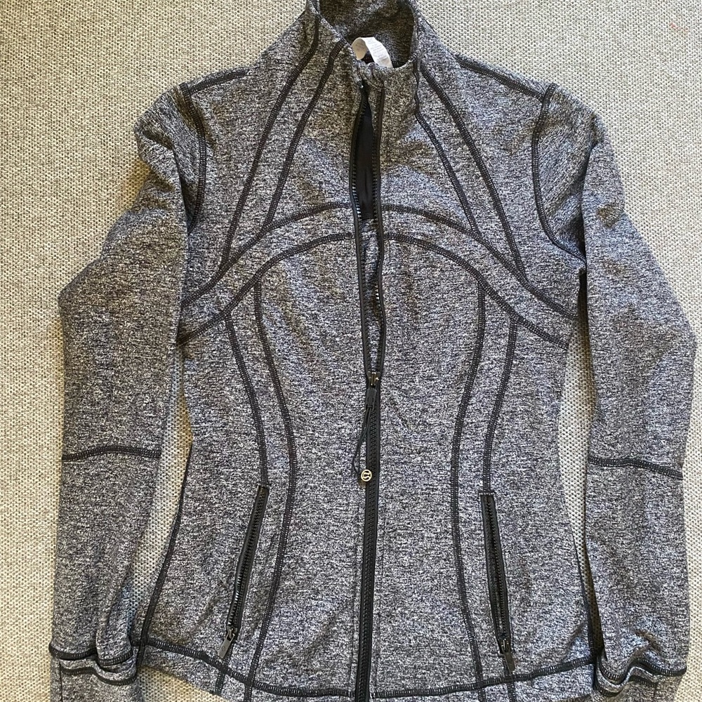 Cute Lululemon lightweight jacket! Like new condition size 4